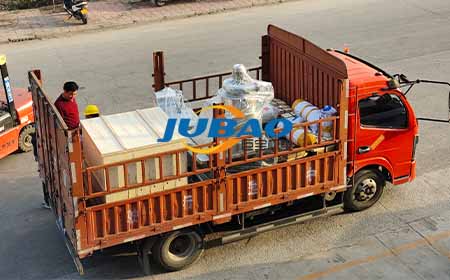 江蘇客戶訂購(gòu)的無塵投料站+上料機(jī)發(fā)走